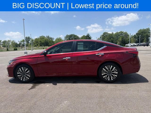 Used 2024 Nissan Altima 2.5 SV FWD image 13