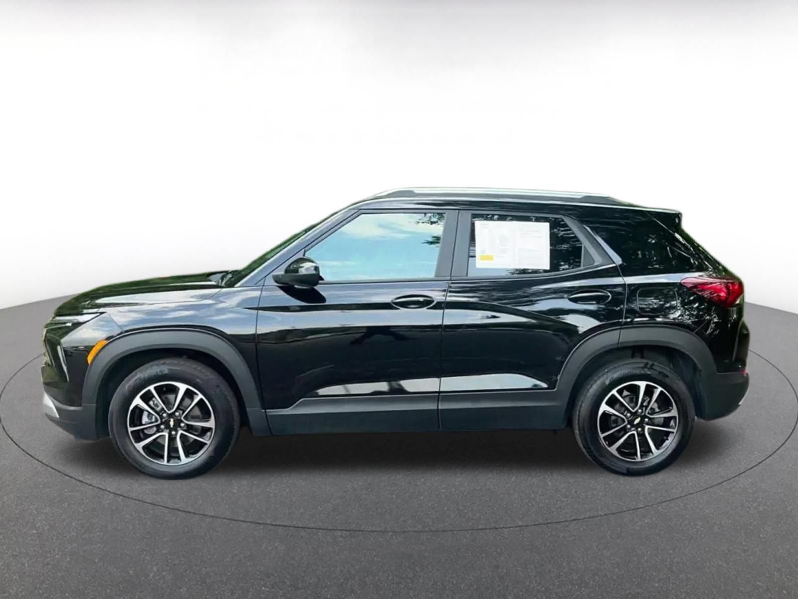 Used 2025 Chevrolet TrailBlazer LT FWD image 9