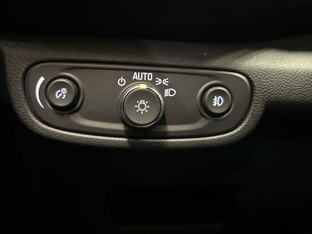 Used 2022 Chevrolet TrailBlazer RS w/ Technology Package image 23