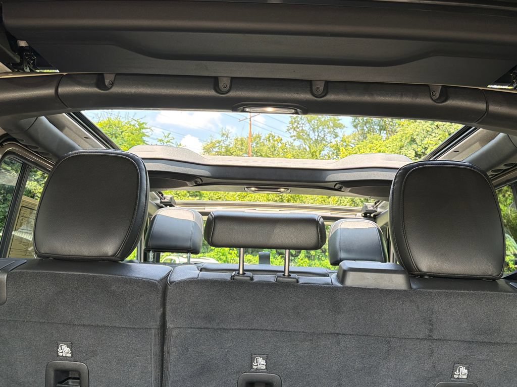 Used 2022 Jeep Wrangler Unlimited Sahara AWD/4WD image 7