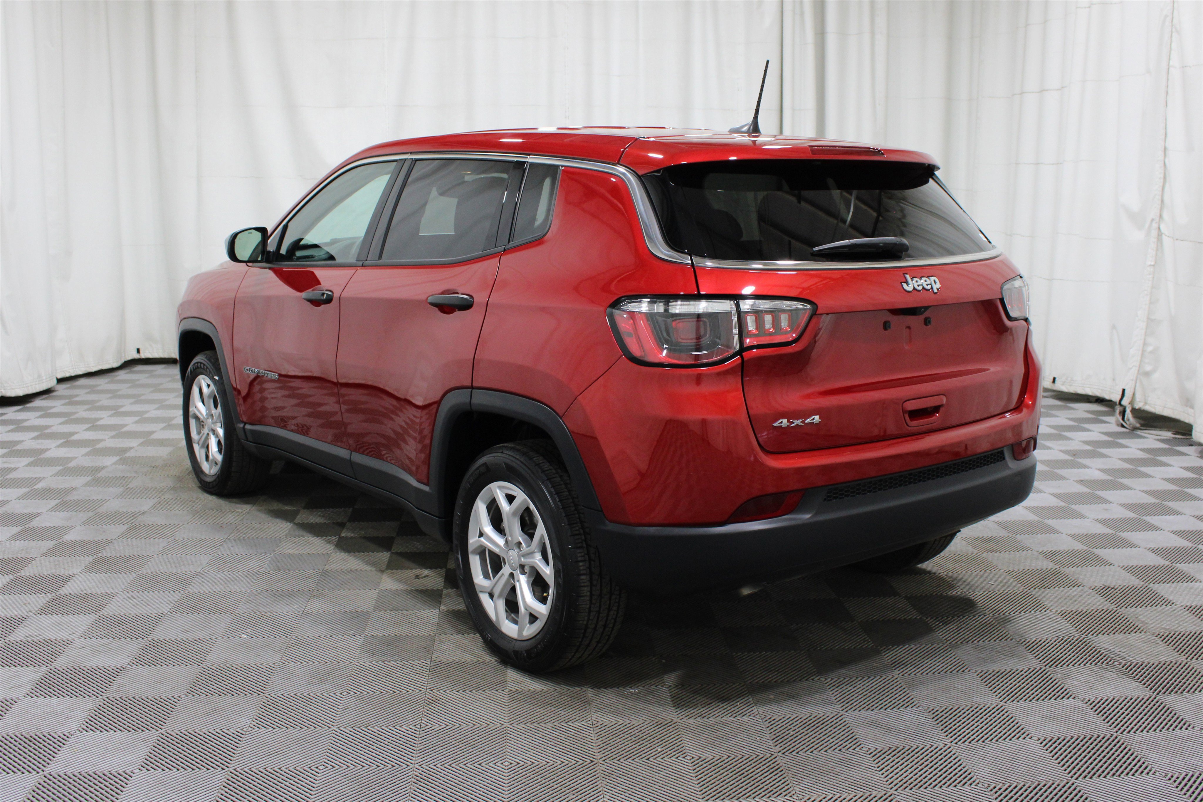 Used 2024 Jeep Compass Sport image 29