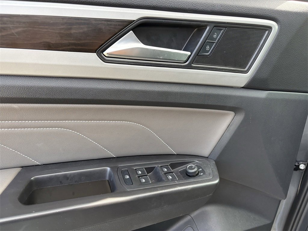 Used 2023 Volkswagen Atlas SE w/ Black Wheel Package image 11