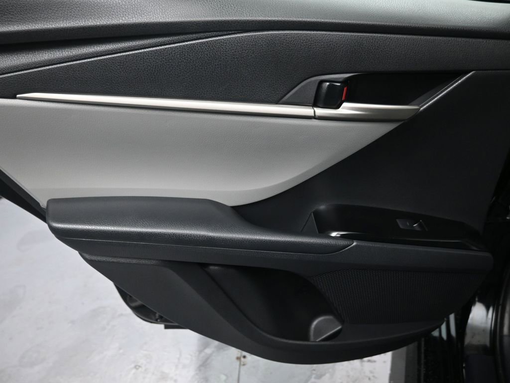 Used 2025 Toyota Camry SE image 23