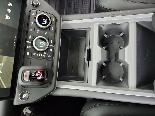 New 2026 Land Rover Defender 90 V8 AWD/4WD image 30