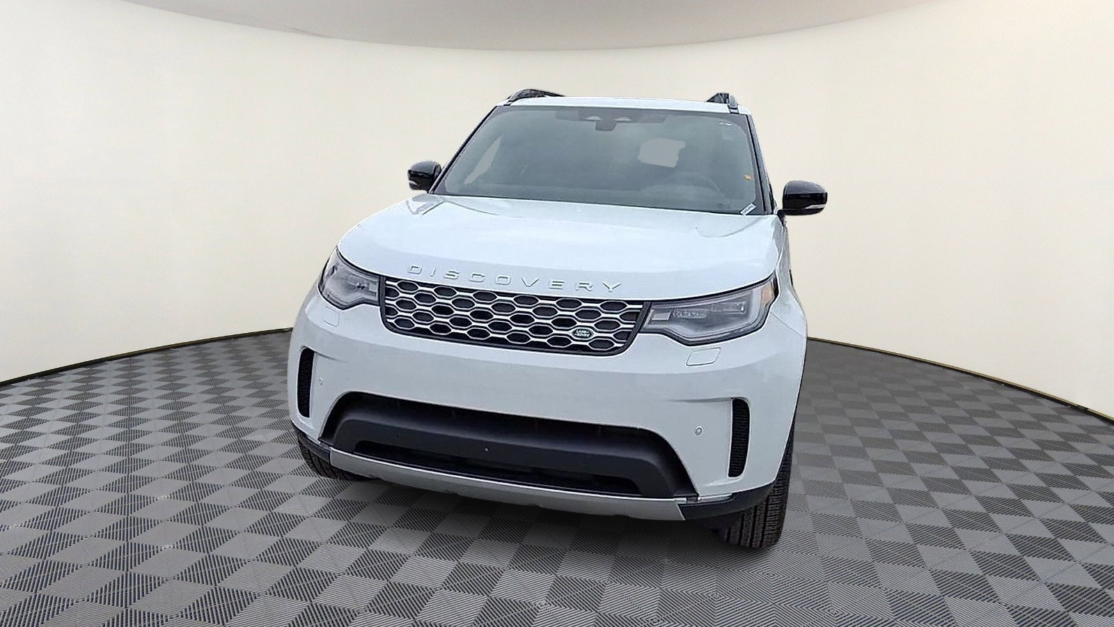 Certified 2025 Land Rover Discovery S image 3