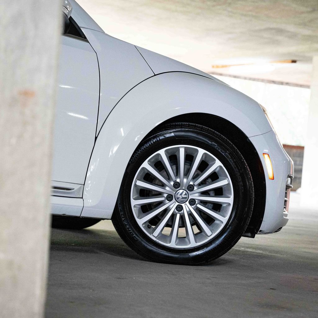 Used 2019 Volkswagen Beetle 2.0T SE FWD image 7