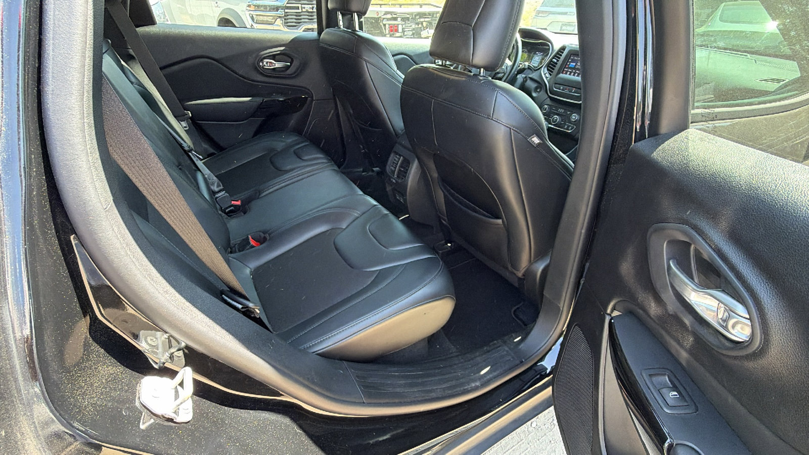 Used 2021 Jeep Cherokee Latitude Plus FWD image 20