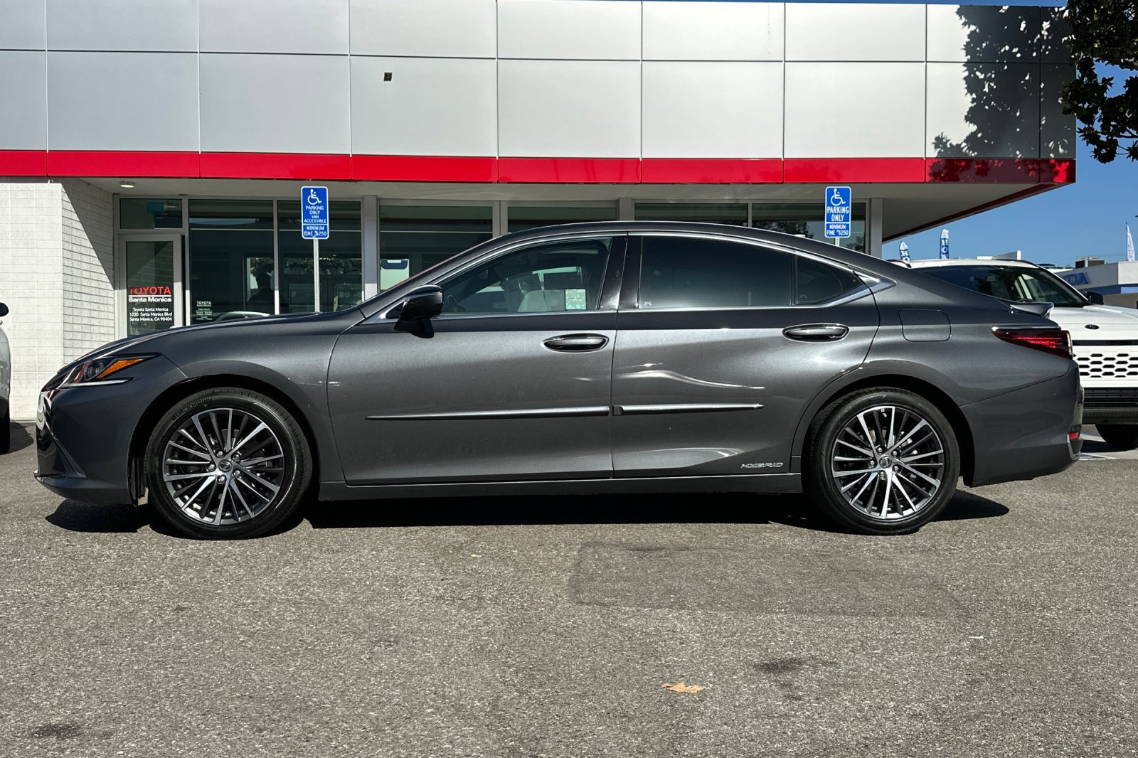 Used 2022 Lexus ES 300h w/ Premium Package FWD image 7