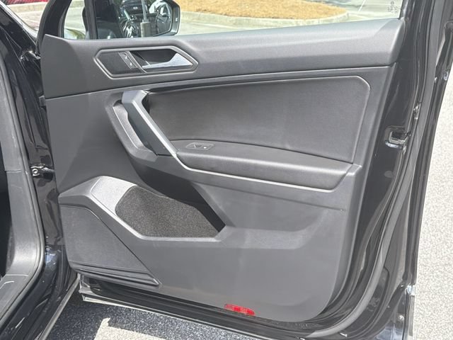Used 2020 Volkswagen Tiguan SE FWD image 16