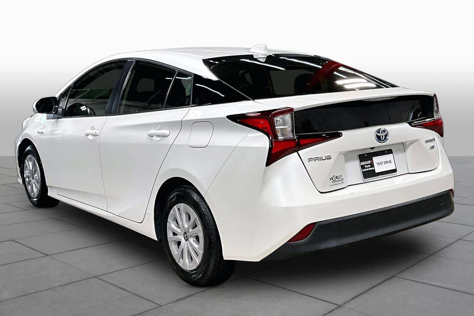 Used 2021 Toyota Prius L Eco FWD image 12