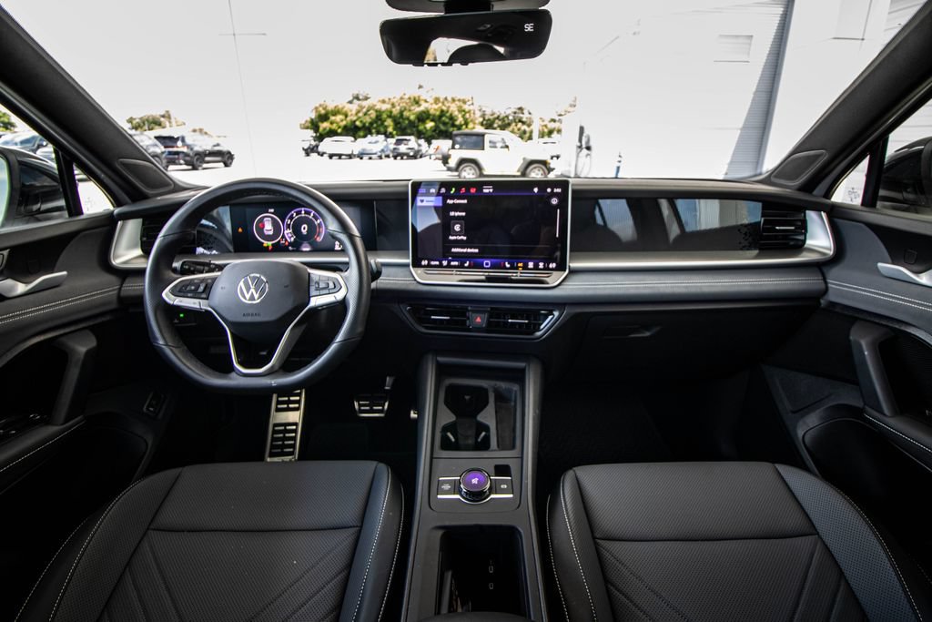 Certified 2026 Volkswagen Tiguan SE R-Line FWD image 28