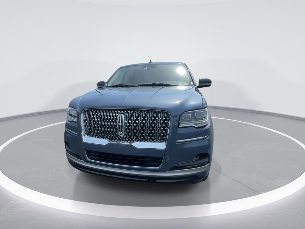 Used 2023 Lincoln Navigator Reserve image 3