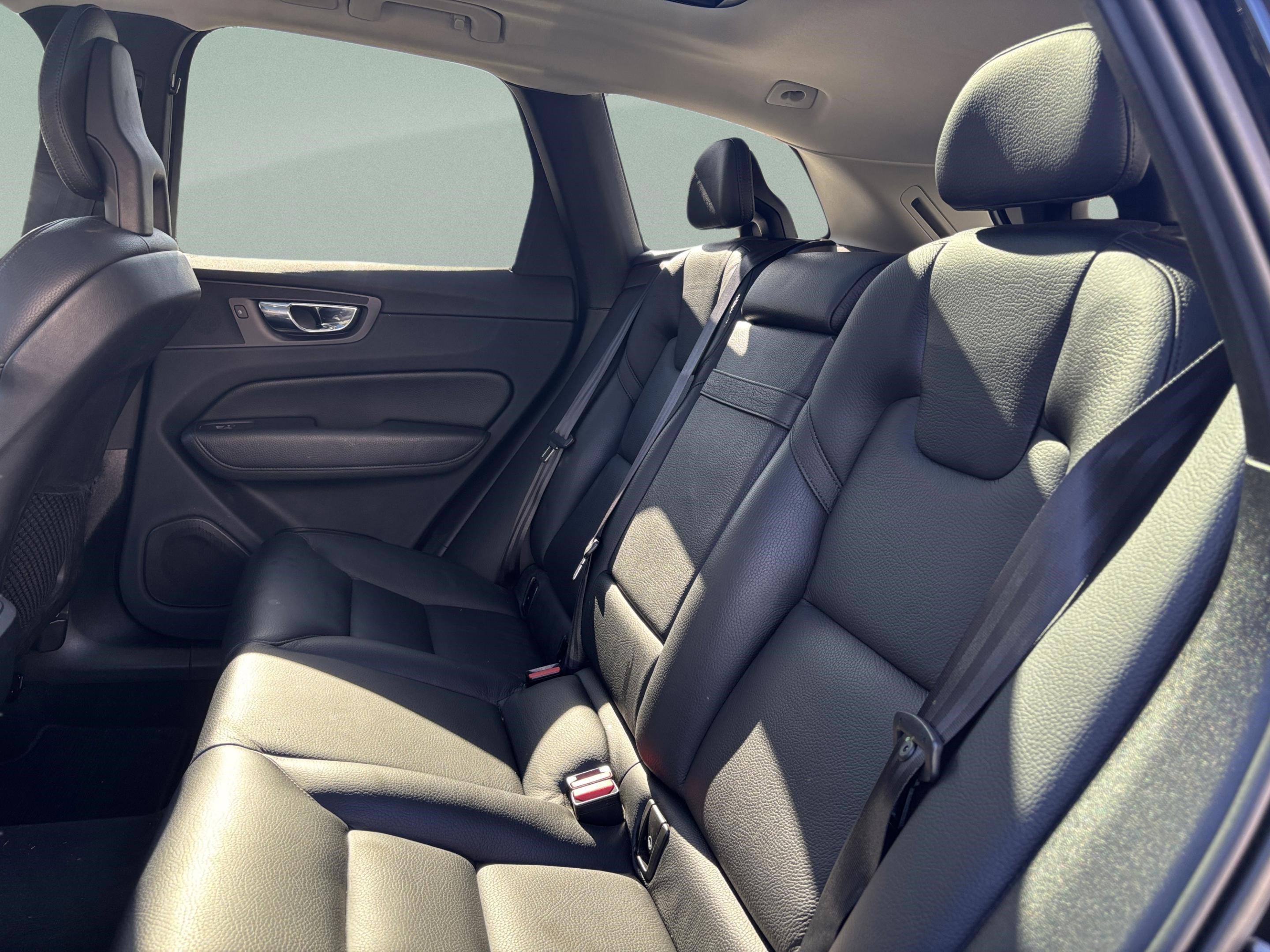 Used 2018 Volvo XC60 T5 Momentum w/ Protection Package Premier image 22