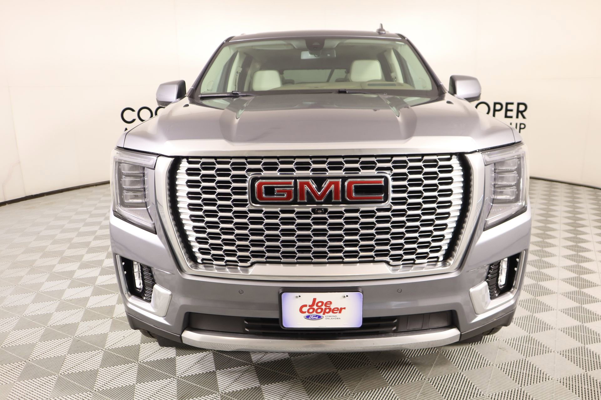 Used 2022 GMC Yukon XL Denali image 9