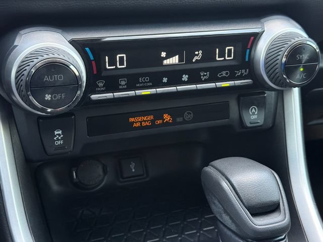 Used 2020 Toyota RAV4 XLE w/ Carpet Mat Package FWD image 21