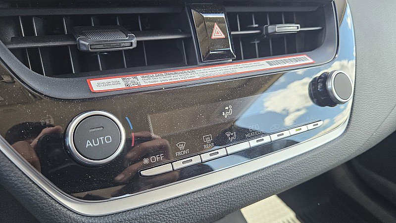 Used 2025 Toyota Corolla LE FWD image 13