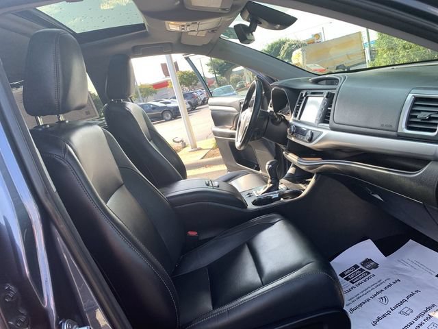 Used 2018 Toyota Highlander XLE AWD/4WD image 13
