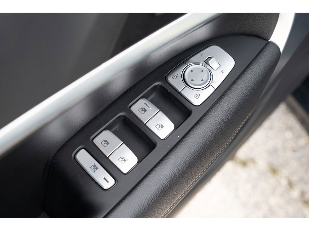 Used 2023 Genesis G70 2.0T image 14