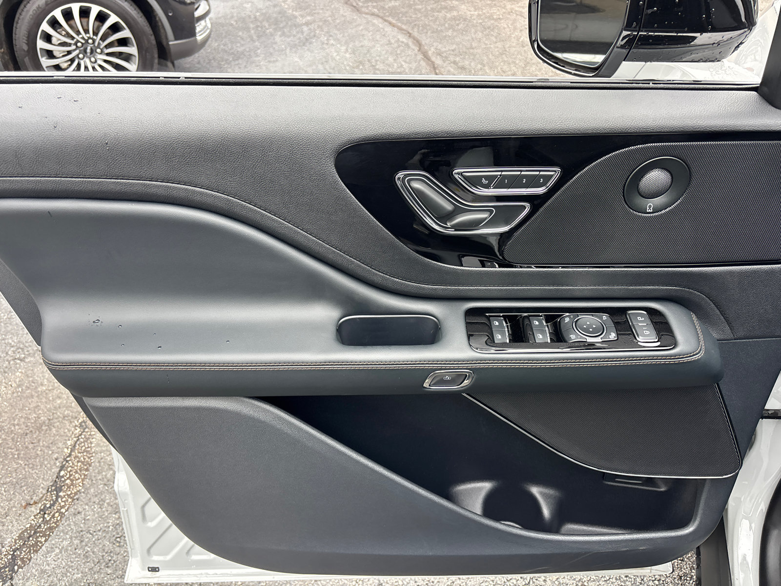 New 2027 Lincoln Aviator Reserve AWD/4WD image 11