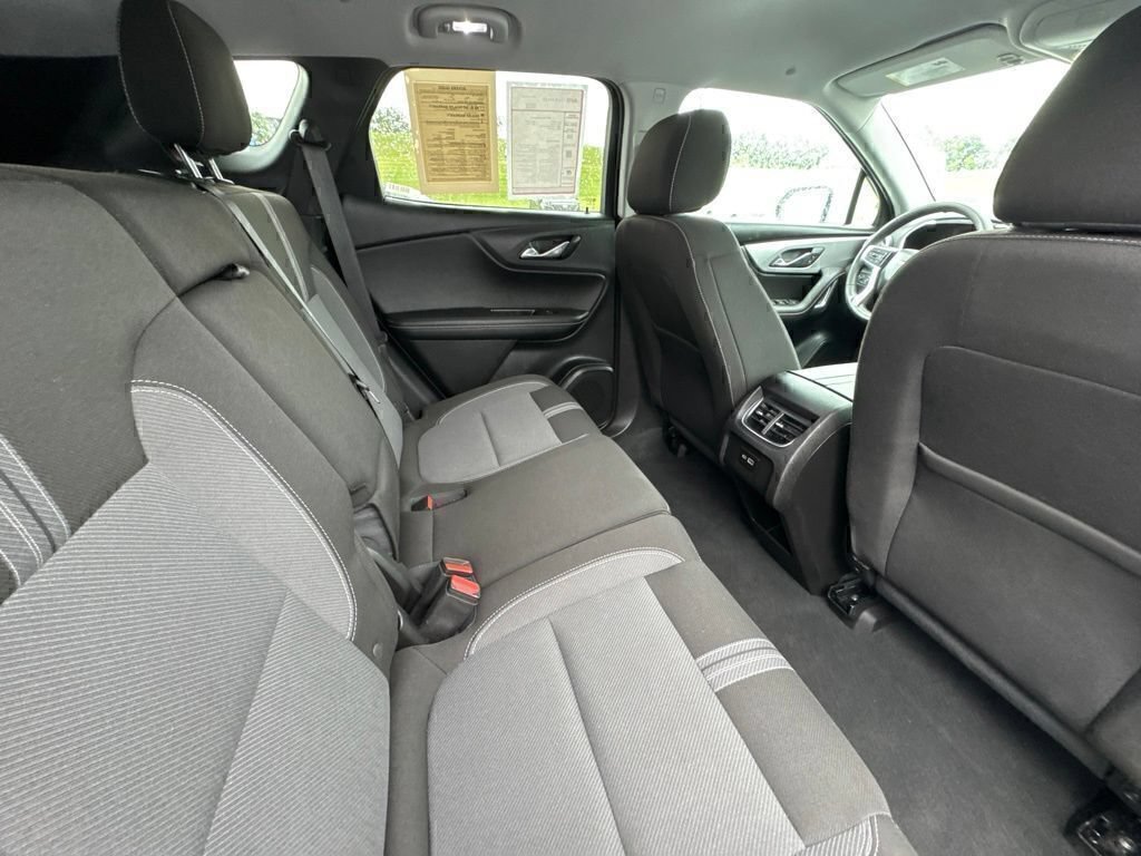 Used 2025 Chevrolet Blazer LT FWD image 5