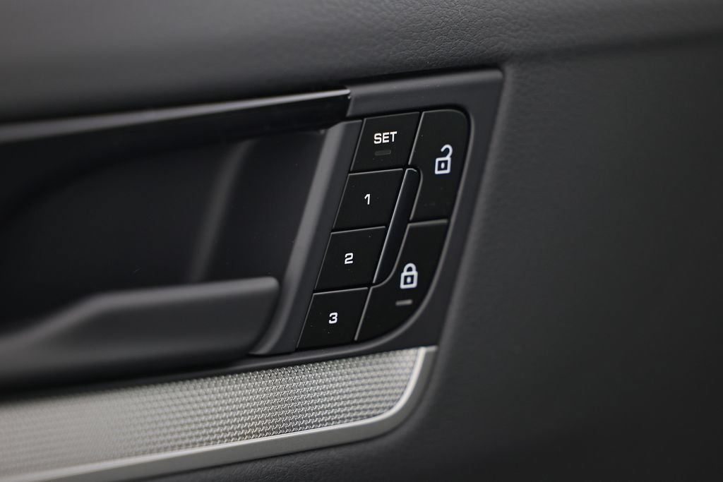 New 2026 Porsche Cayenne Coupe AWD/4WD image 12