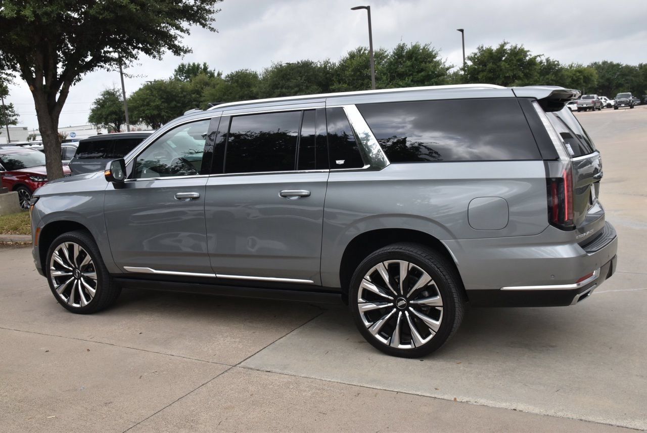 Used 2025 Cadillac Escalade ESV Premium Luxury Platinum AWD/4WD image 11