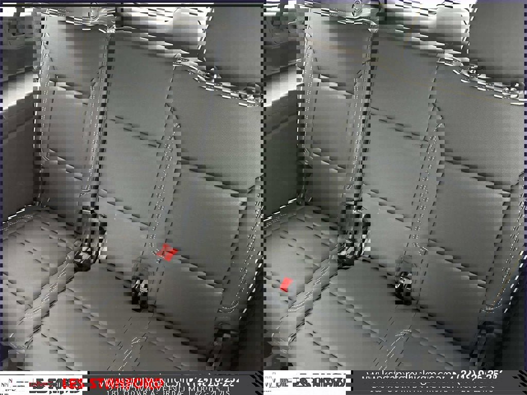 Used 2024 GMC Yukon XL SLT w/ SLT Premium Package image 14