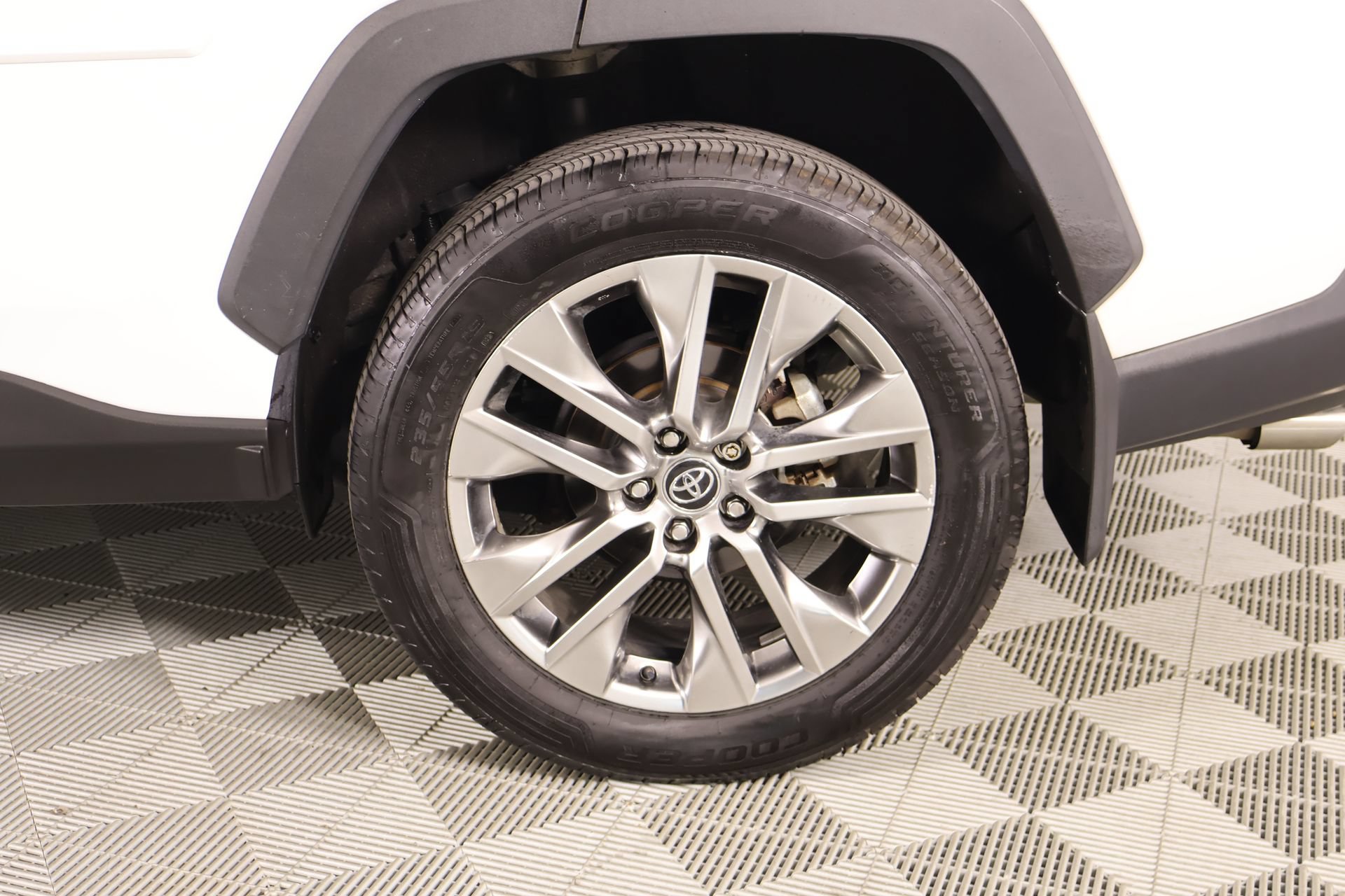 Used 2020 Toyota RAV4 XLE Premium AWD/4WD image 19