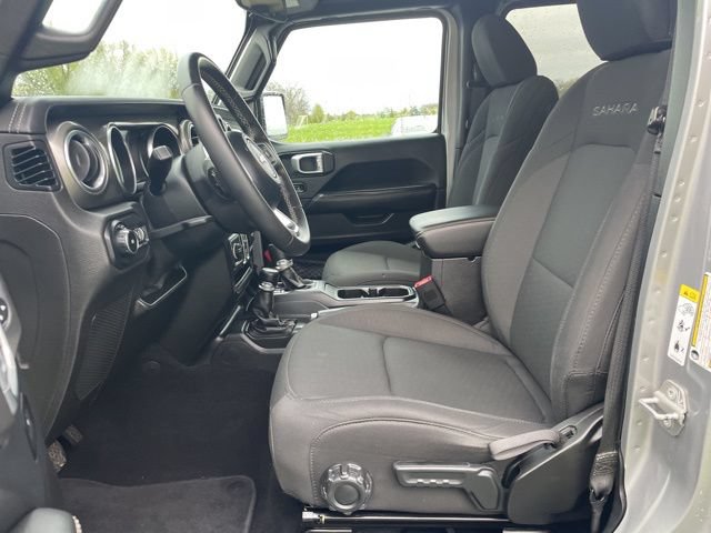 Used 2019 Jeep Wrangler Unlimited Sahara AWD/4WD image 9
