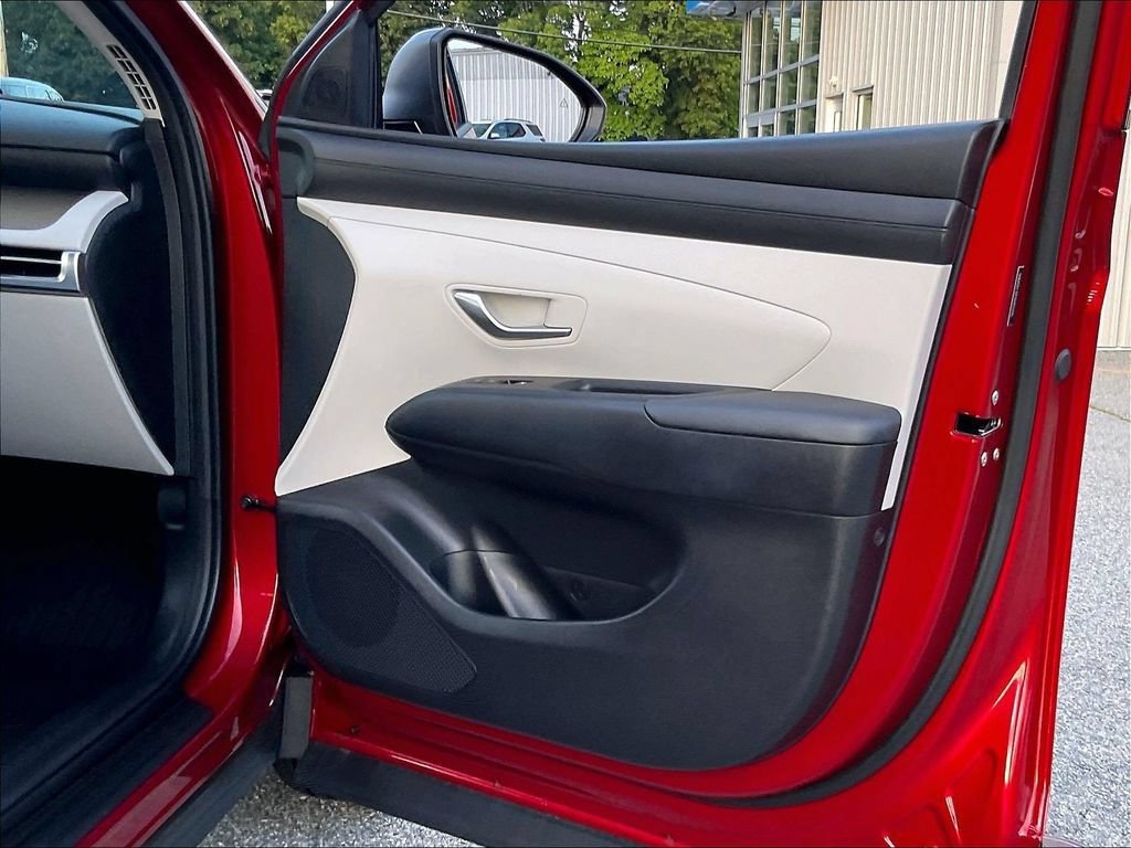 Used 2025 Hyundai Tucson SE AWD/4WD image 12
