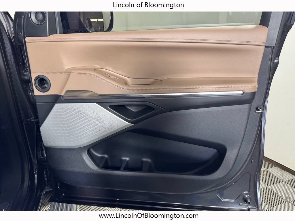 Certified 2025 Lincoln Navigator Black Label AWD/4WD image 16