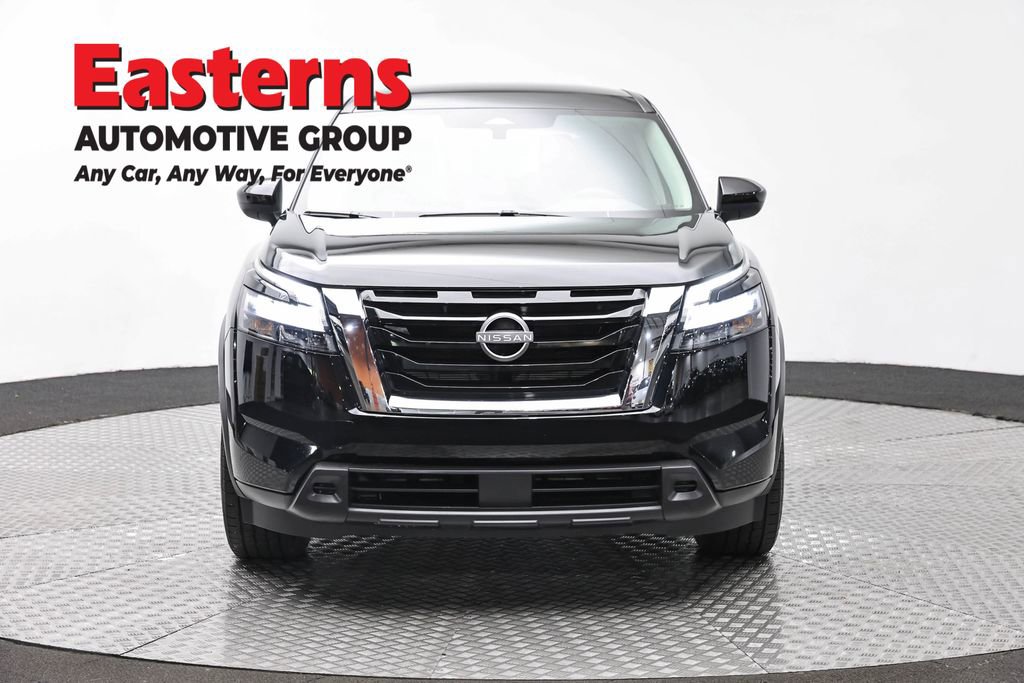 Used 2024 Nissan Pathfinder S AWD/4WD image 2