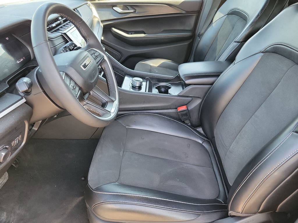 Used 2024 Jeep Grand Cherokee Altitude AWD/4WD image 10