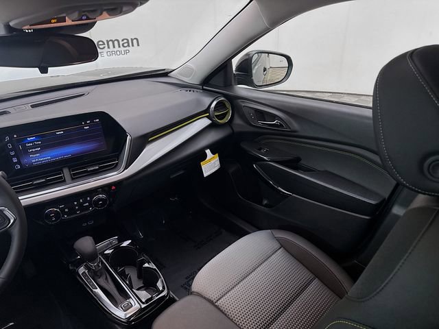 New 2026 Chevrolet Trax LT w/ Sunroof Package image 26