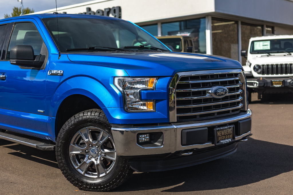 Used 2015 Ford F150 XLT w/ Equipment Group 301A Mid AWD/4WD image 3