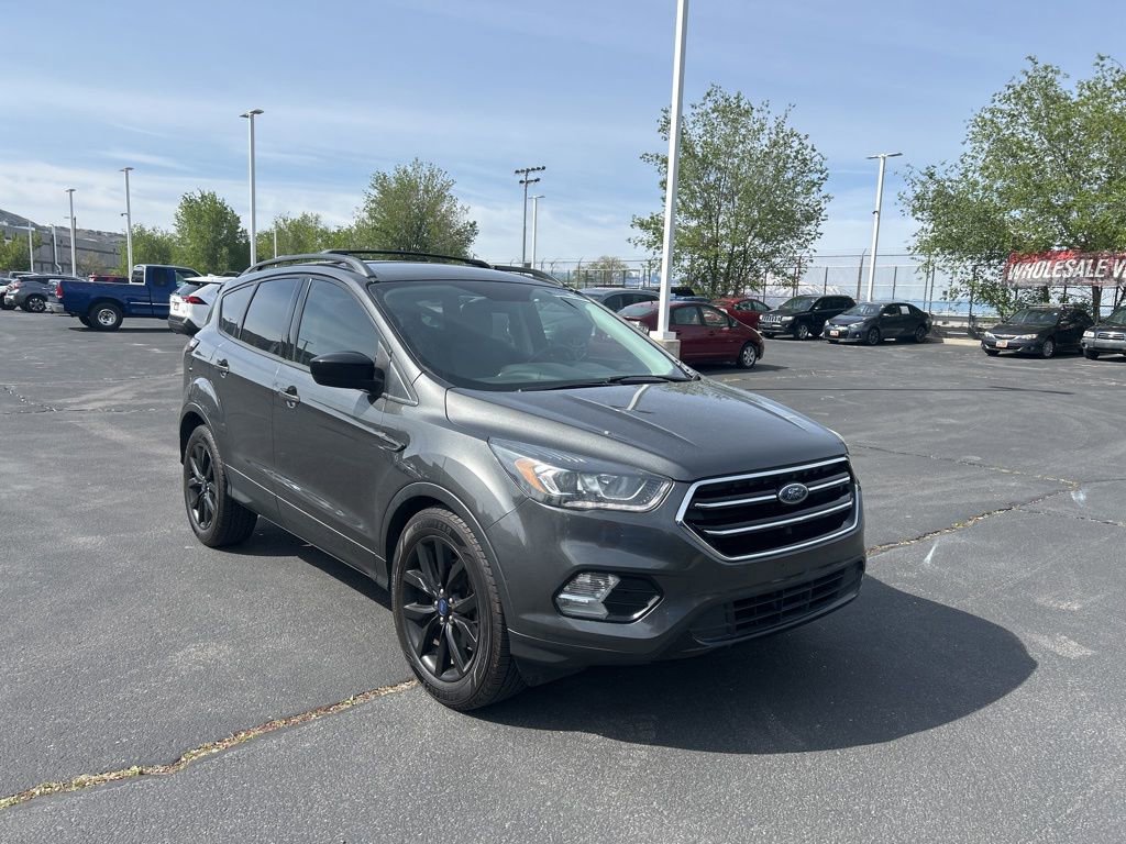 Used 2018 Ford Escape SE w/ SE Sport Appearance Package image 2