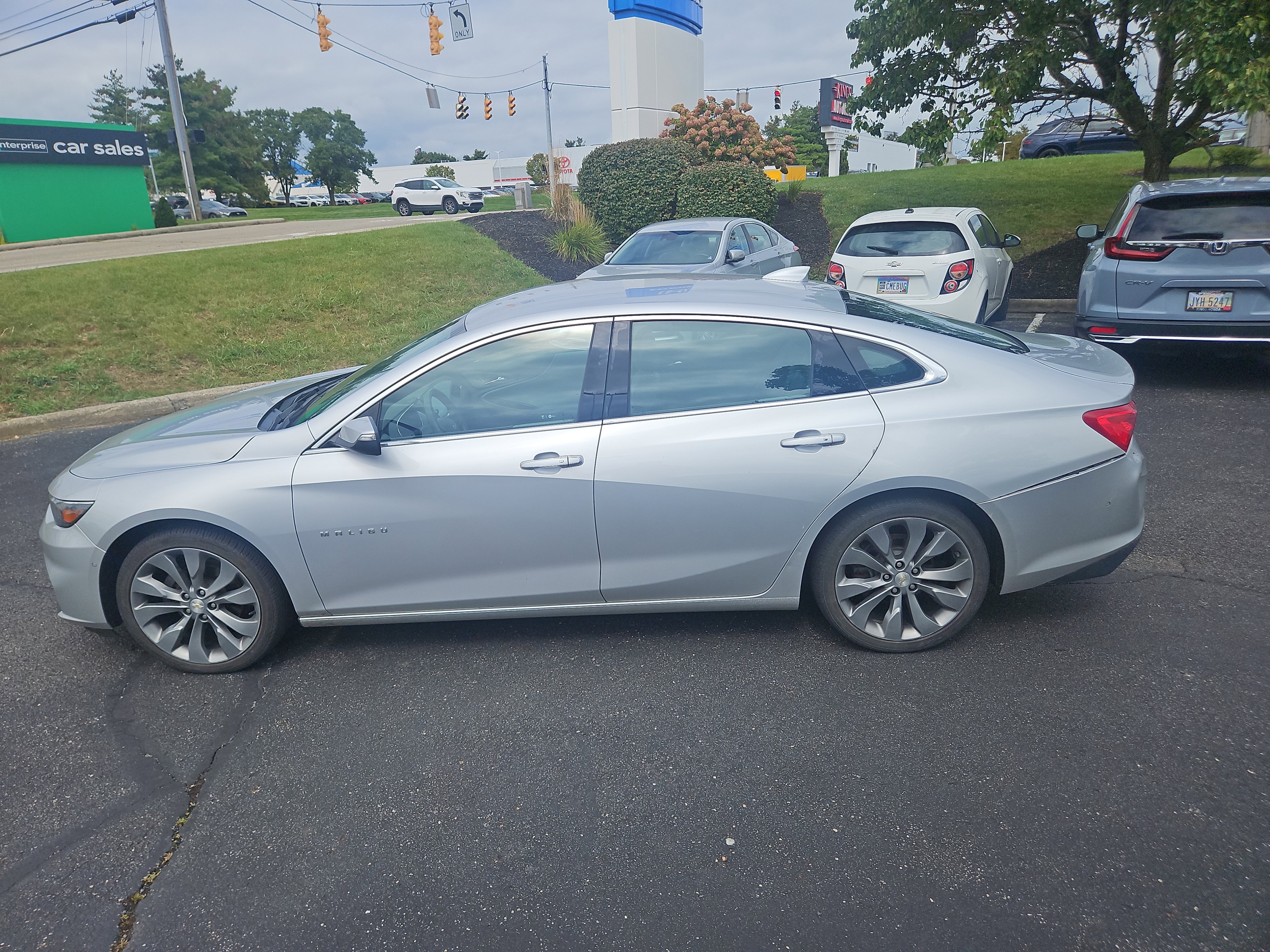 Used 2016 Chevrolet Malibu Premier w/ Driver Confidence Package II FWD image 8