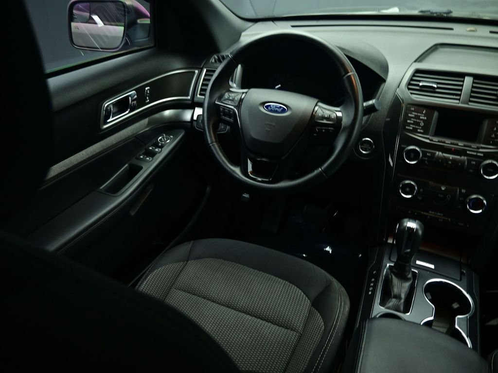 Used 2019 Ford Explorer XLT image 48