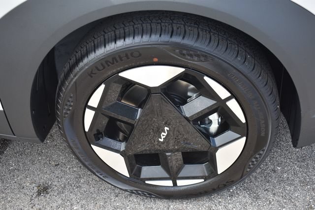 New 2027 Kia Seltos EX w/ EX Panoramic Sunroof Package FWD image 12