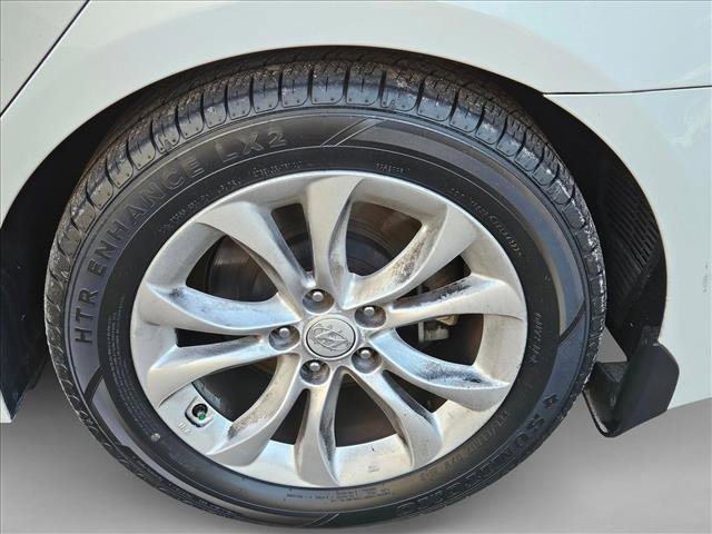 Used 2012 Hyundai Genesis 3.8 RWD image 5