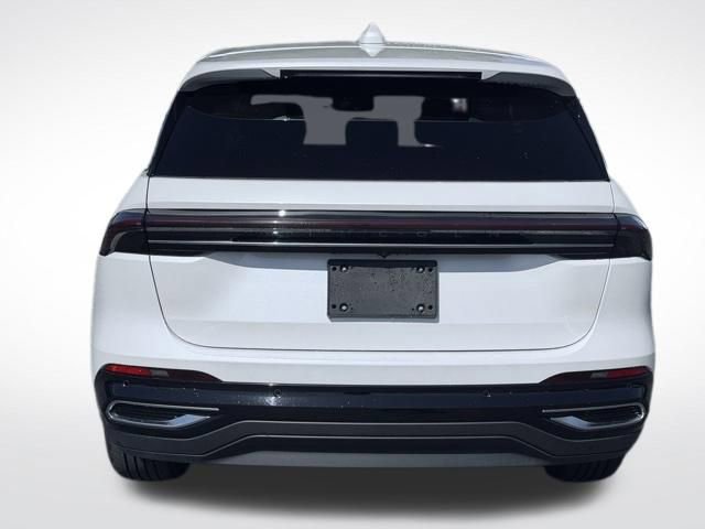 Used 2025 Lincoln Nautilus Premier AWD/4WD image 7