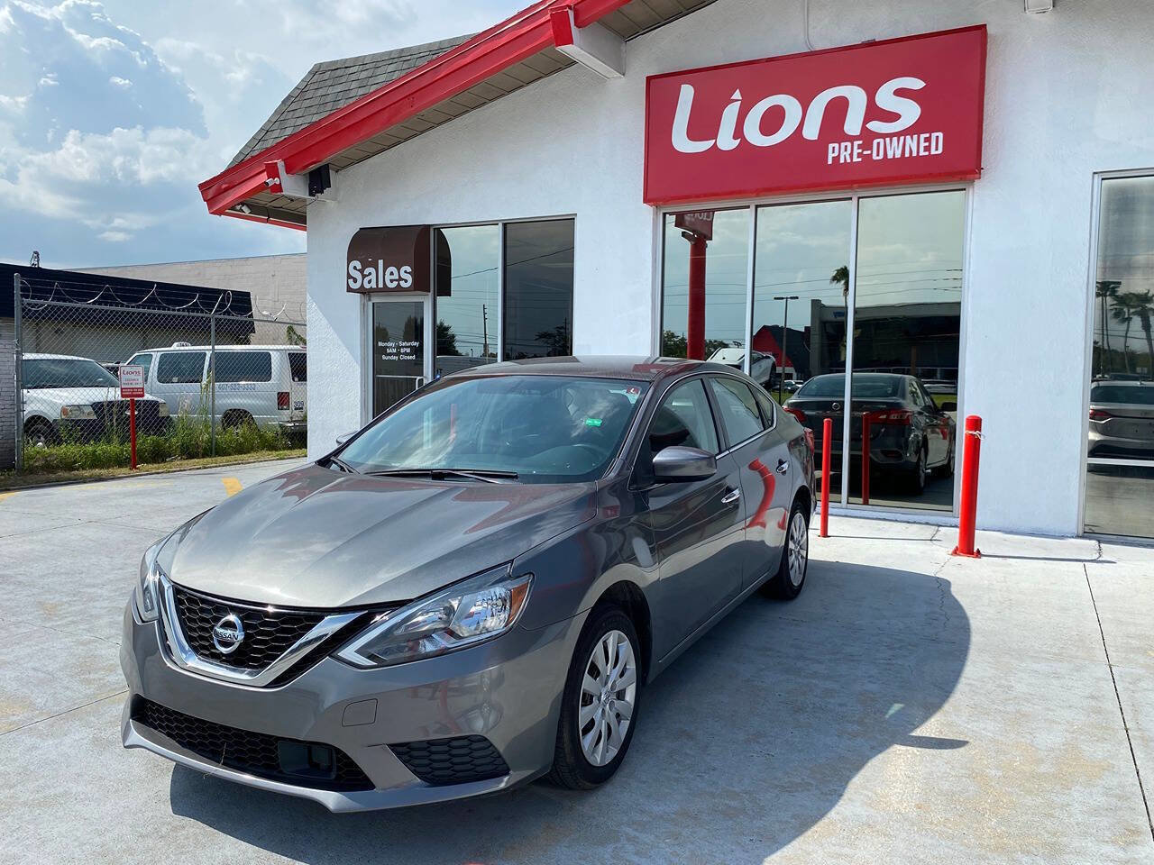 Used 2019 Nissan Sentra S FWD image 2