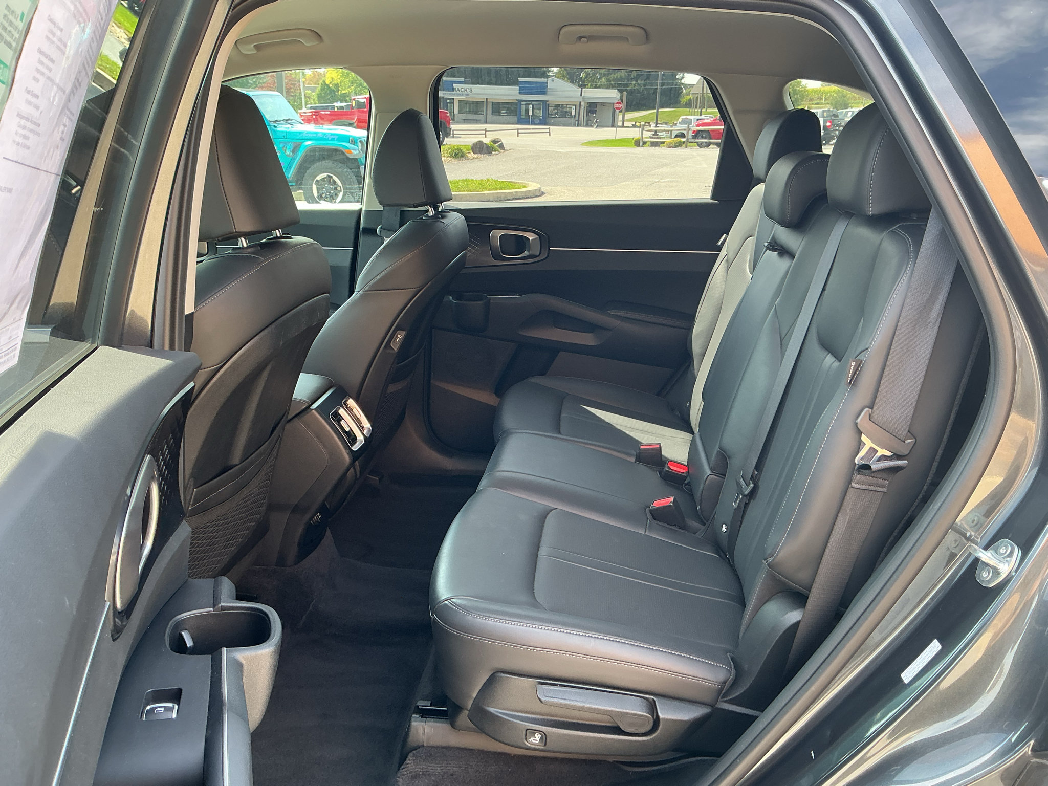 Used 2025 Kia Sorento S AWD/4WD image 18