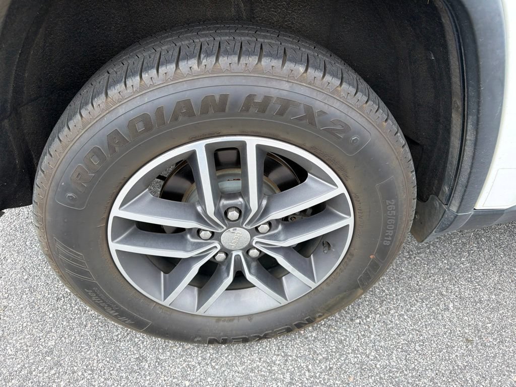 Used 2017 Jeep Grand Cherokee Limited RWD image 10