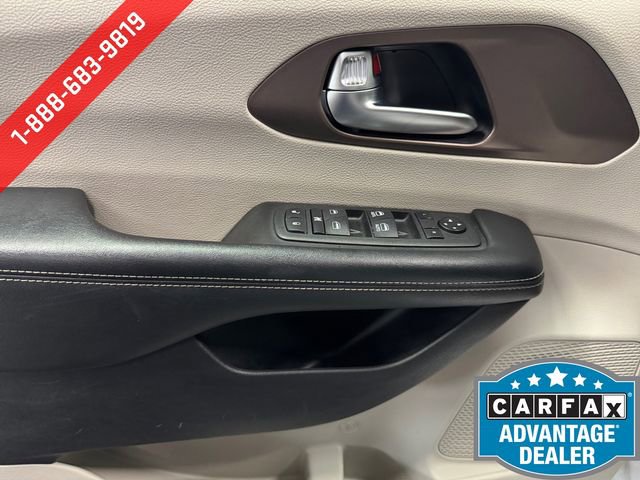 Used 2023 Chrysler Voyager LX image 26