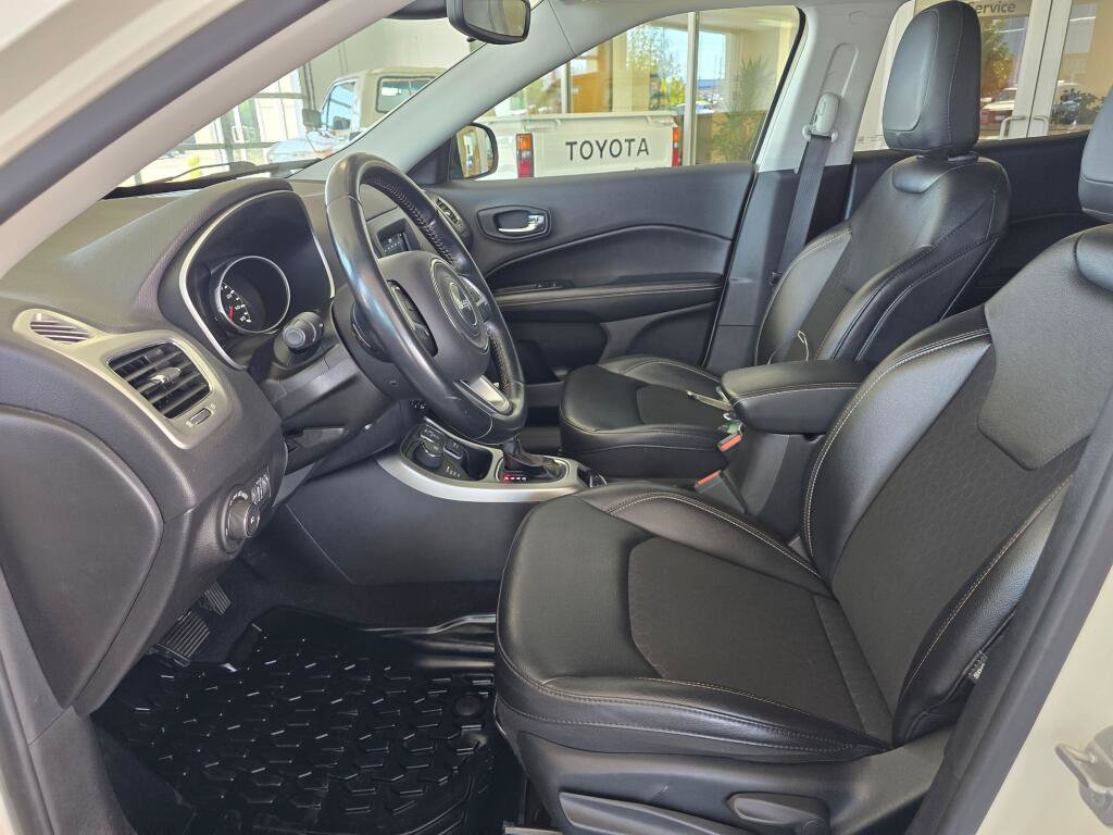 Used 2020 Jeep Compass Latitude AWD/4WD image 18