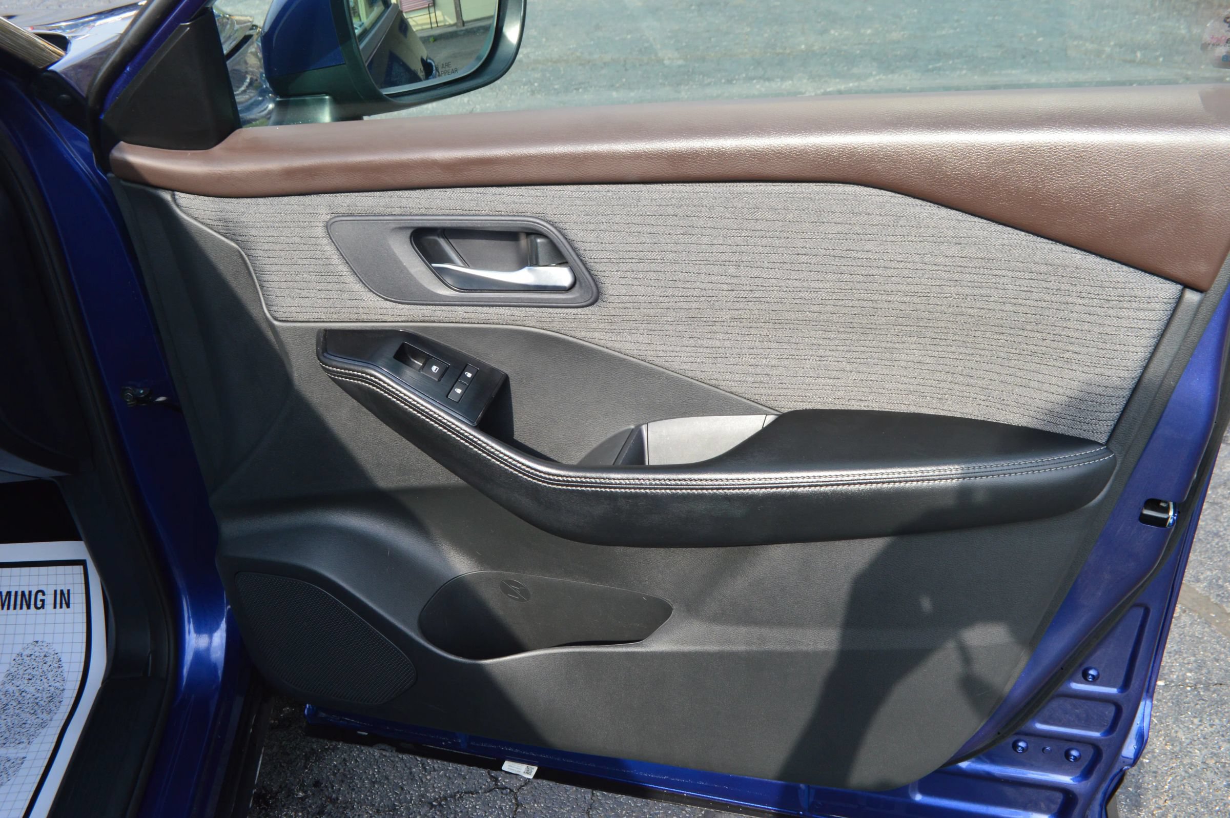 Used 2023 Nissan Rogue SV FWD image 22