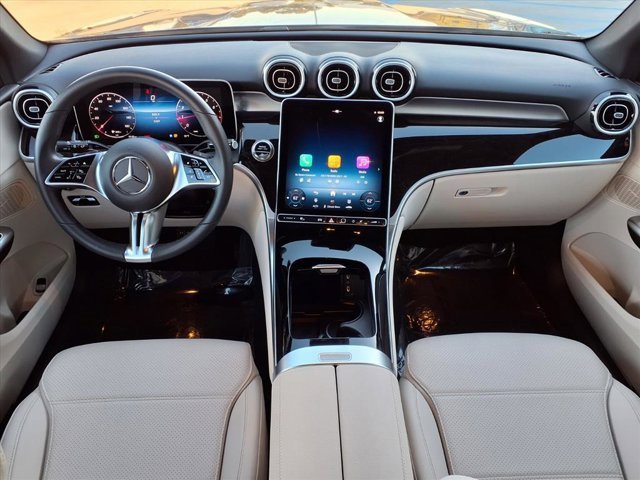 Used 2025 Mercedes-Benz GLC 300 image 4