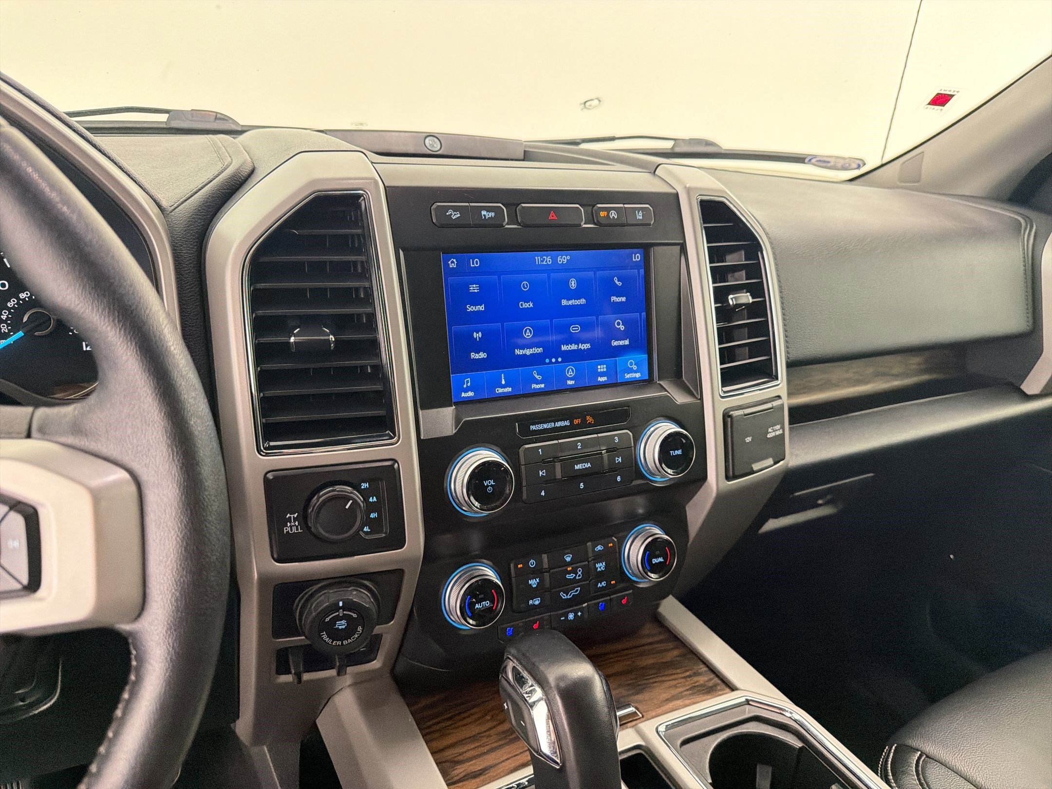 Certified 2020 Ford F150 Lariat w/ Equipment Group 502A Luxury image 24