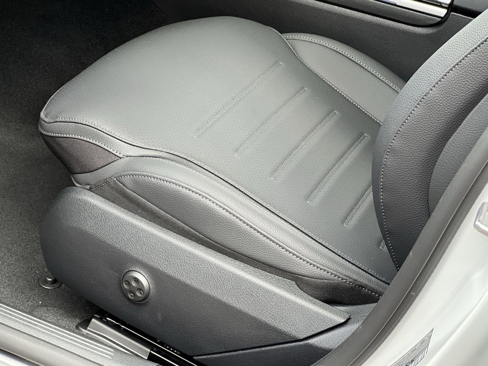 New 2026 Mercedes-Benz C 300 4MATIC Sedan image 12